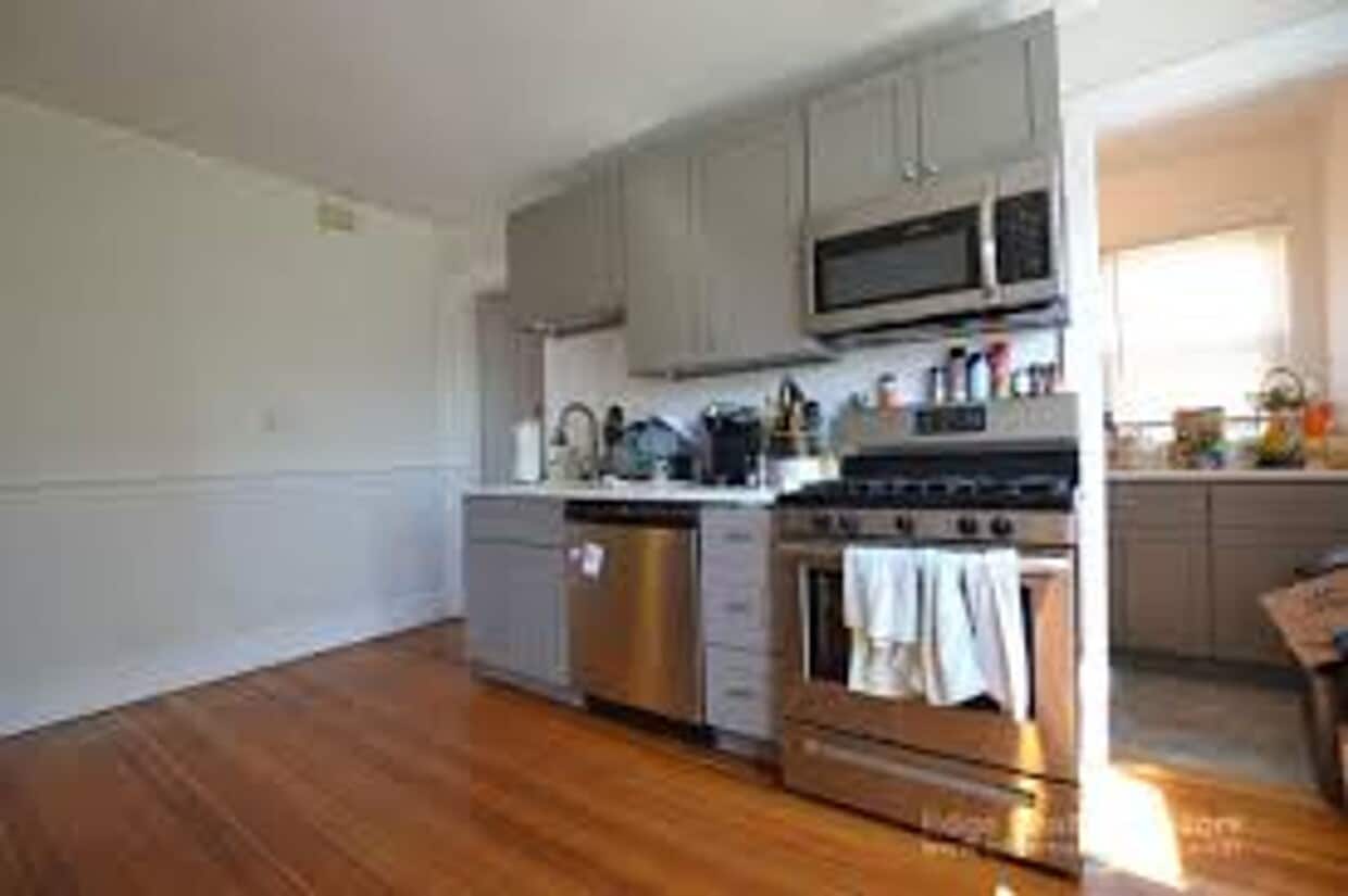 No Brokers Fee, New Kitchen, Laundry on a Site, - No Brokers Fee, New Kitchen, Laundry on a Site,