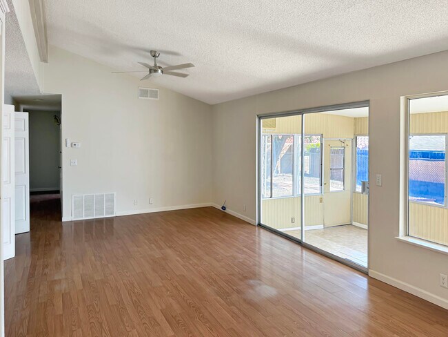 Foto del edificio - 43320 Texas Ave