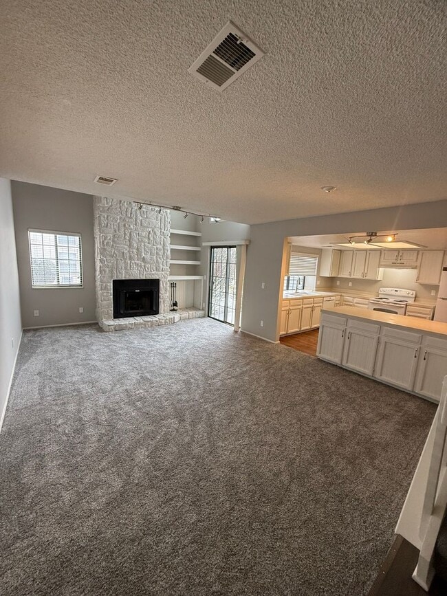 Building Photo - SPACIOUS 2-BEDROOM TOWNHOME WITH LOFT, GARAGE & PRIME LOCATION!