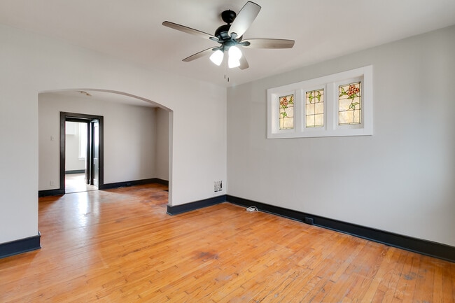 Building Photo - 4918 Winona Ave