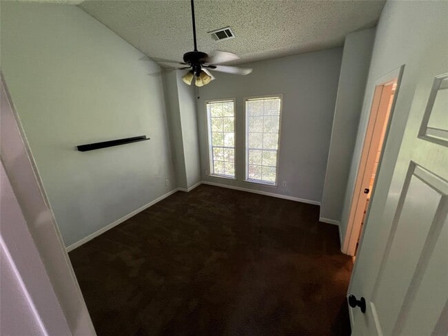 Building Photo - 711 W 21st St