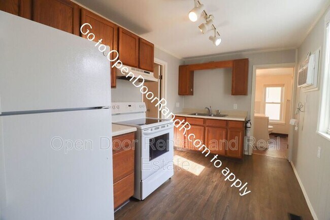 Foto del edificio - 422 N Riley St