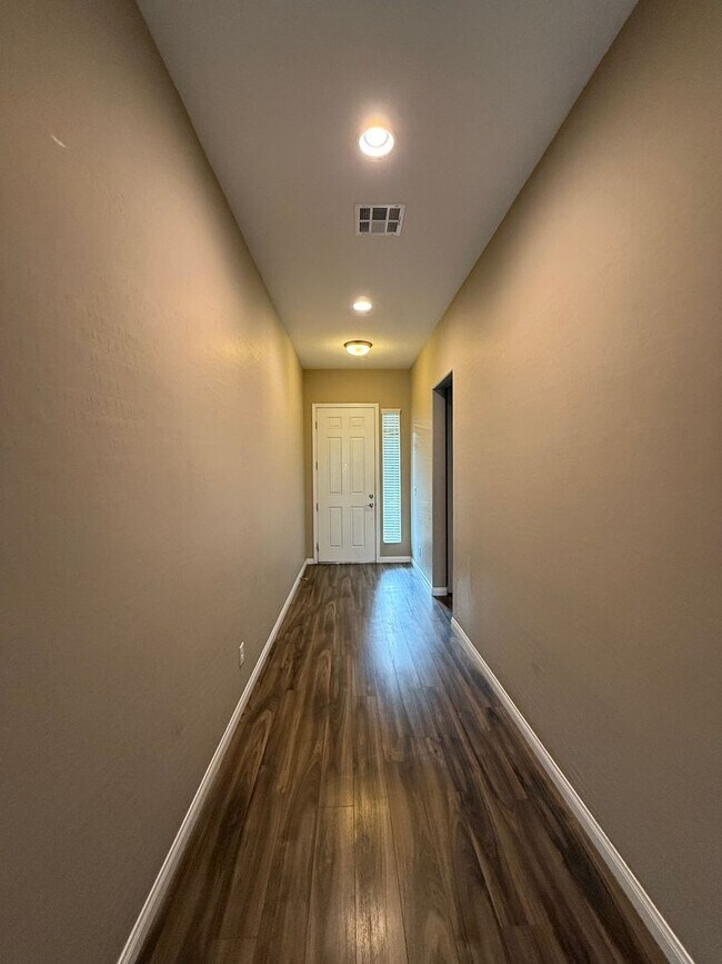 Building Photo - SINGLE STORY 3 BEDROOM HOME IN PROVIDENCE