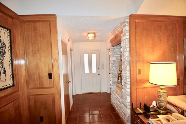 Building Photo - 109 Japonica Estates Rd S