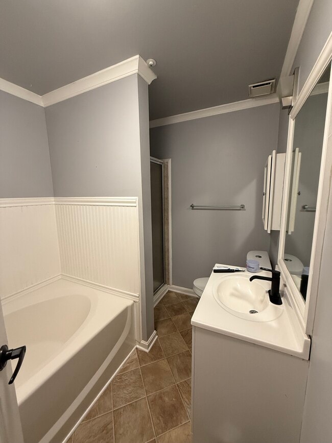 Building Photo - 9708 Lake Pointe Ct