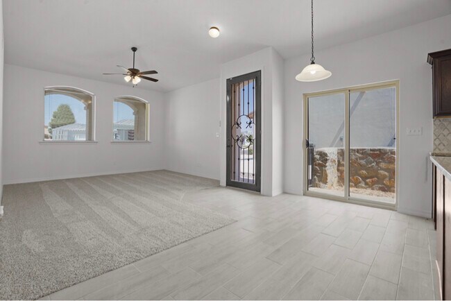 Foto del edificio - 612 Cedarwood Ave