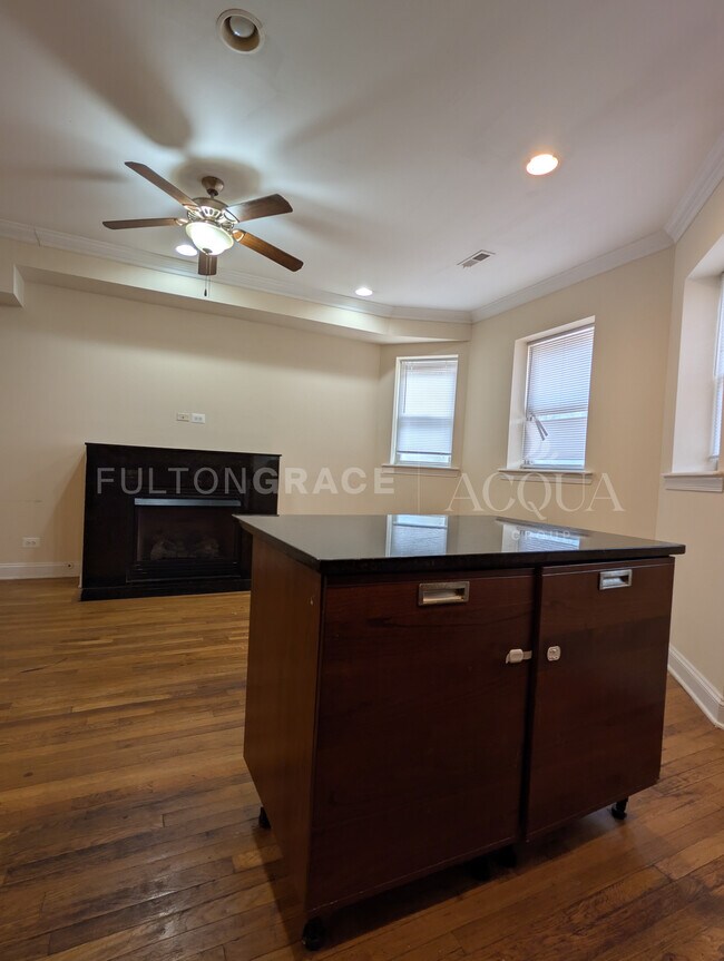 Foto del edificio - 6935 N Oakley Ave