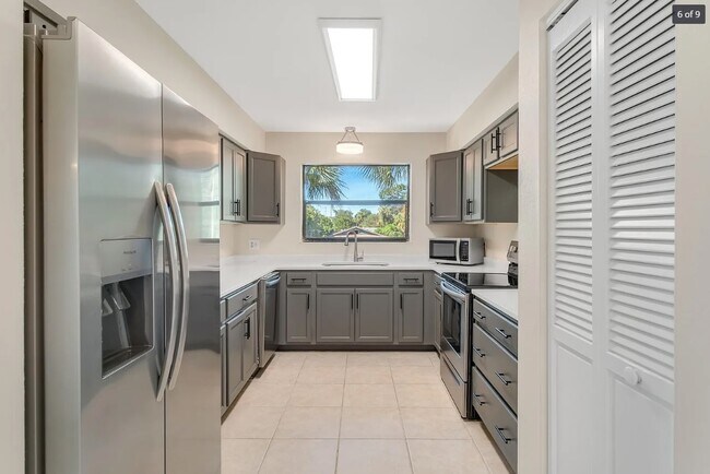 Building Photo - 855 16th Pl