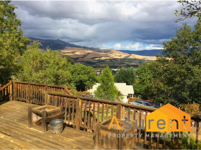 Foto del edificio - 3-Bedroom/2-Bathroom Home with Amazing Vie...