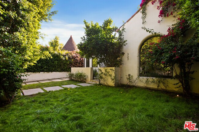 Foto del edificio - 0 N Edinburgh Ave