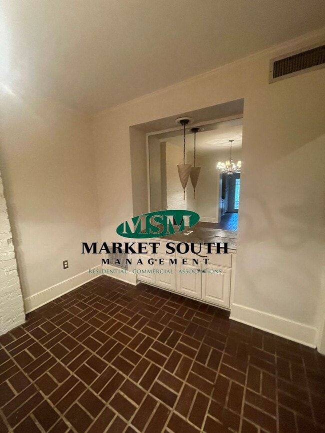 Building Photo - BEAUTIFUL JONES STREET LOCATION!!
