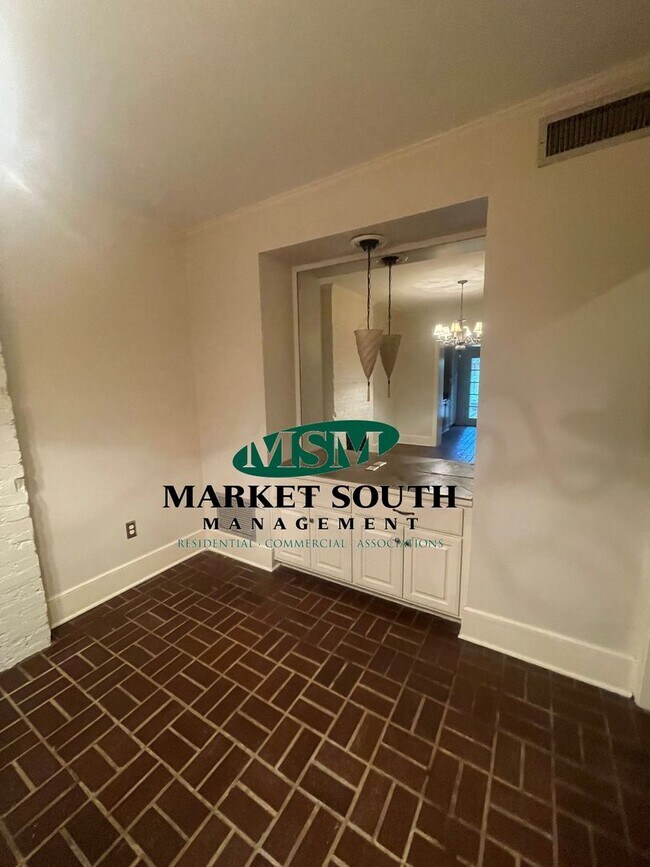 Foto del edificio - BEAUTIFUL JONES STREET LOCATION!!