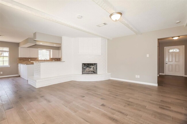 Building Photo - 710 Holly Springs Dr