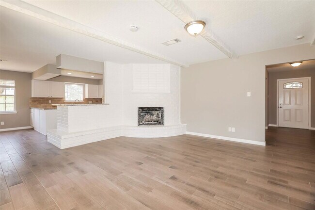 Foto del edificio - 710 Holly Springs Dr