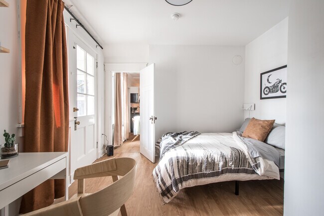 Photo du bâtiment - 1676 Larch St