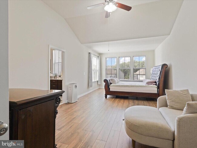 Foto del edificio - 37 Forge Mill Rd