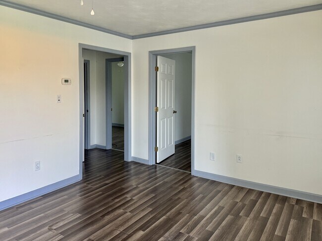 Foto del edificio - 316 Neuse Forrest Ave