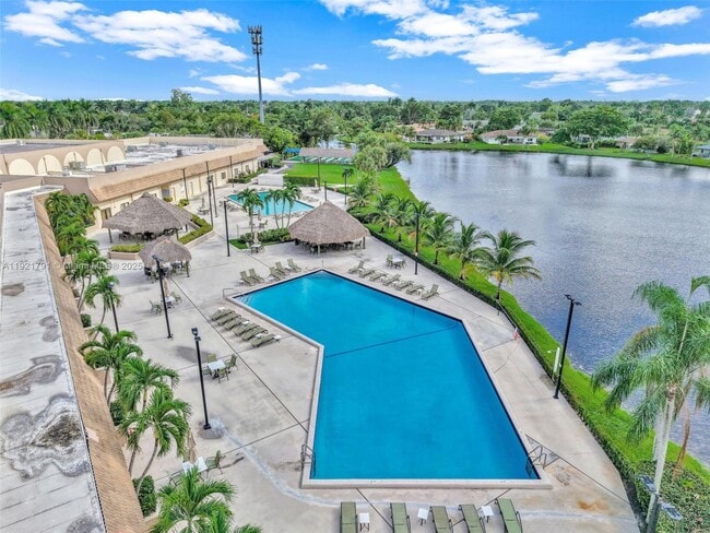 Foto del edificio - 453 Lakeview Dr