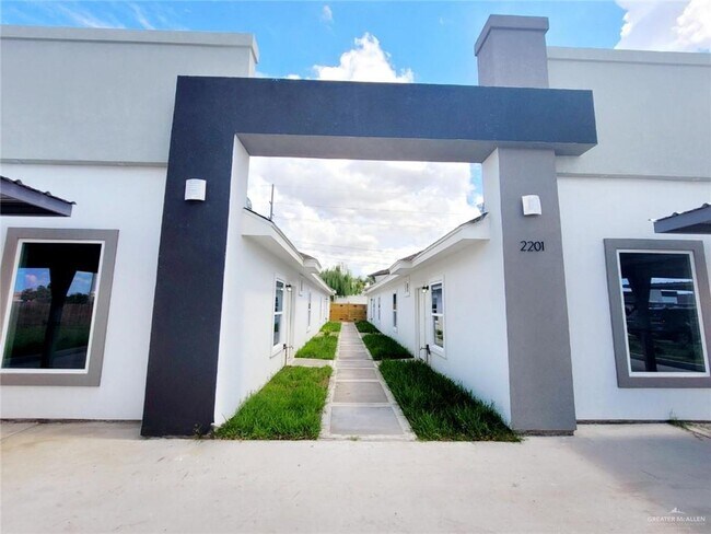 Building Photo - 13 South Dr