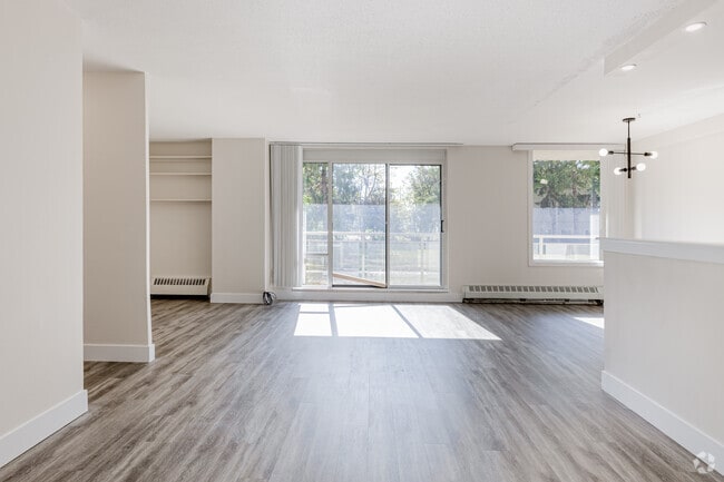 Interior Photo - 1154 Royal Oak