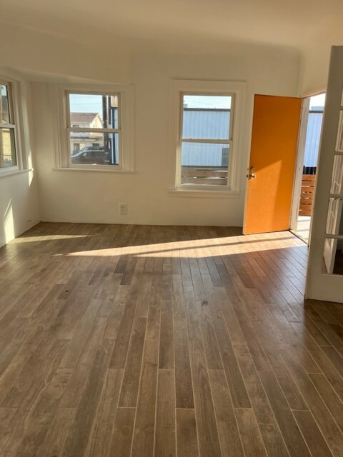 Foto del edificio - 109 E Avenue 45