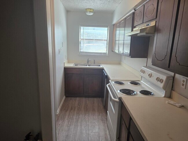 Foto del edificio - 7805 Ashe Ct