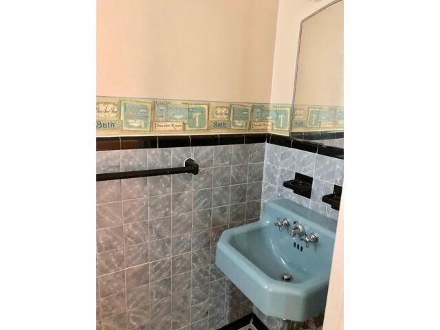 Building Photo - 125-12 Cronston Ave