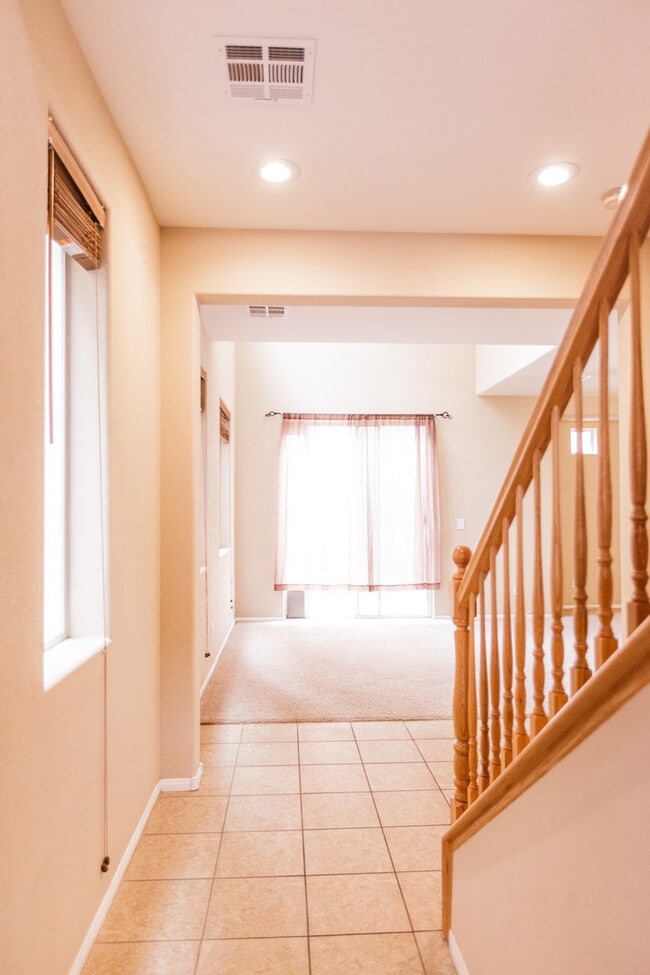 Building Photo - Beautiful Mountain's Edge Community