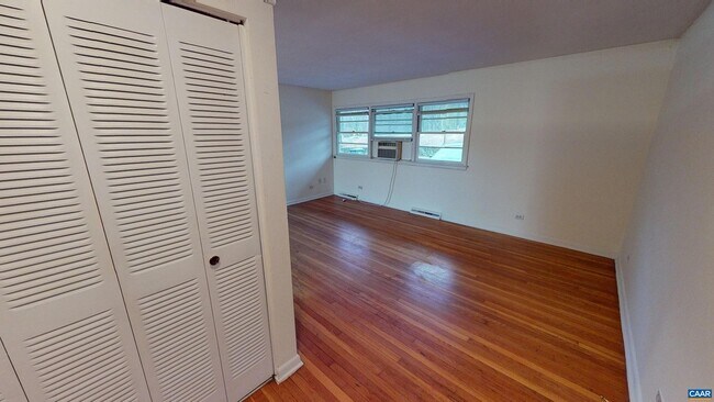 Building Photo - 130 Apple Tree Rd