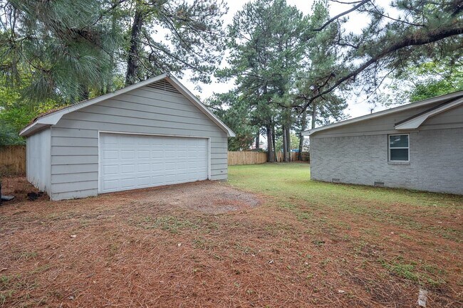 Foto del edificio - 65 Cleer Ave