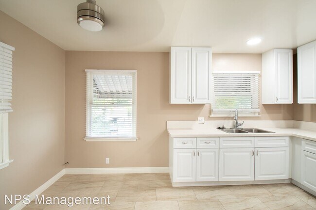 Foto del edificio - 2 br, 1 bath Apartment - 2247 Earl Avenue ...