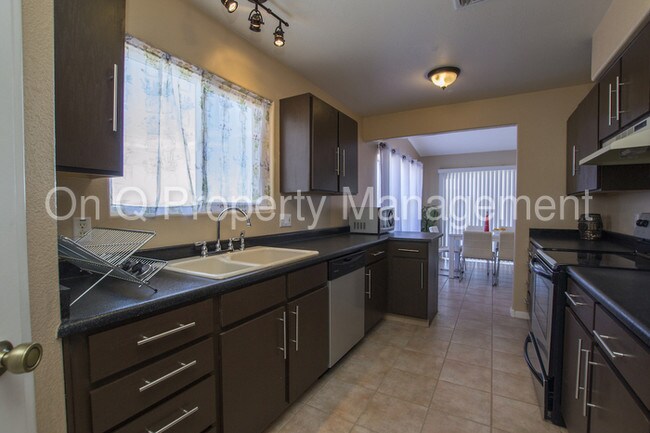 Foto del edificio - GREAT 2 Bed / 2 Bath in Phoenix!
