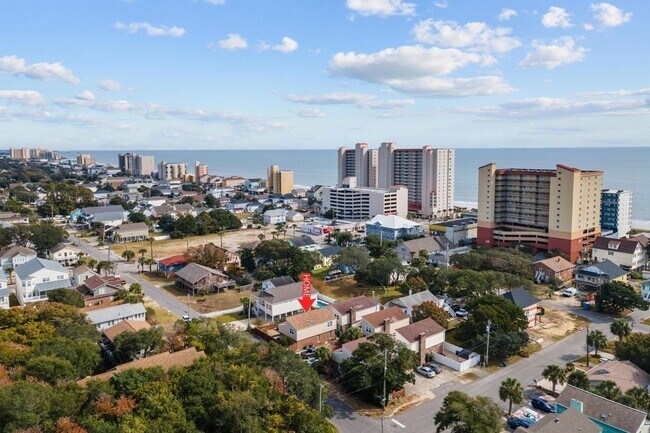 Building Photo - Walk to Beach, Pet Friendly, 3 Bedroom, 2 ...