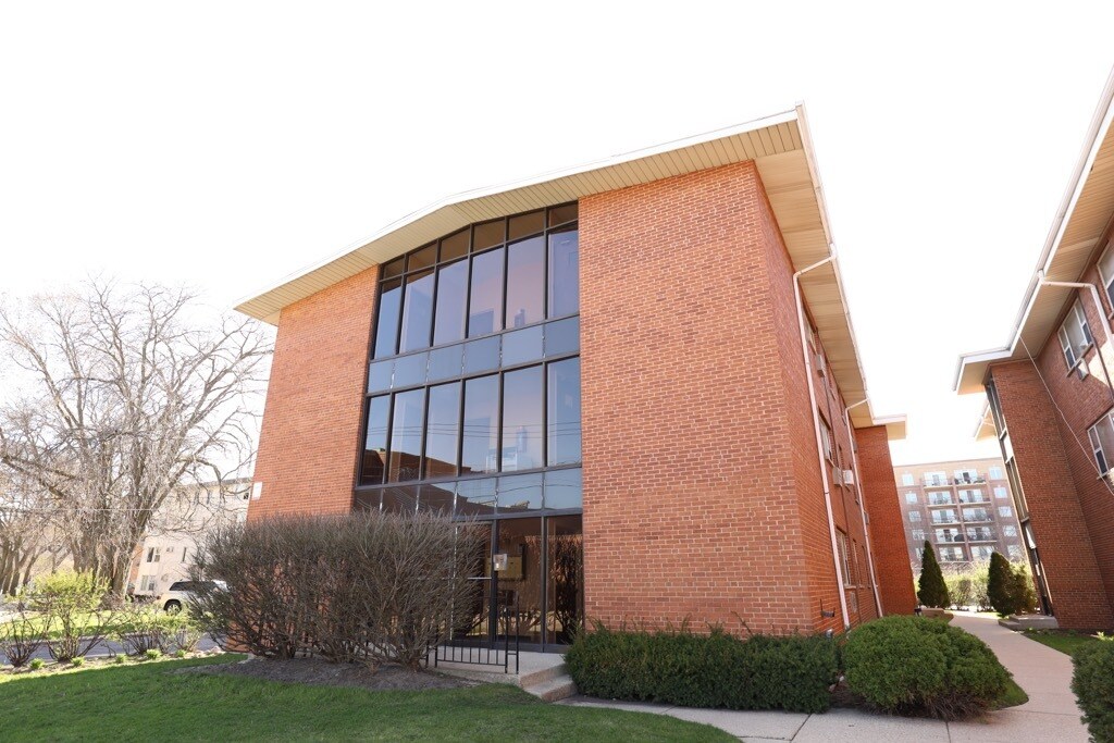 82508250 Niles Ctr Unit 2A, Skokie, IL 60077 Condo for Rent in