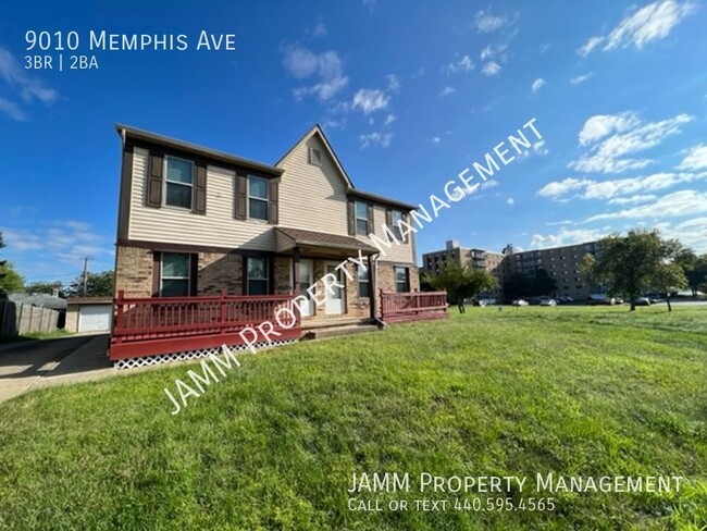 Building Photo - 3 Bedroom Brooklyn Left Side Townhome Char...