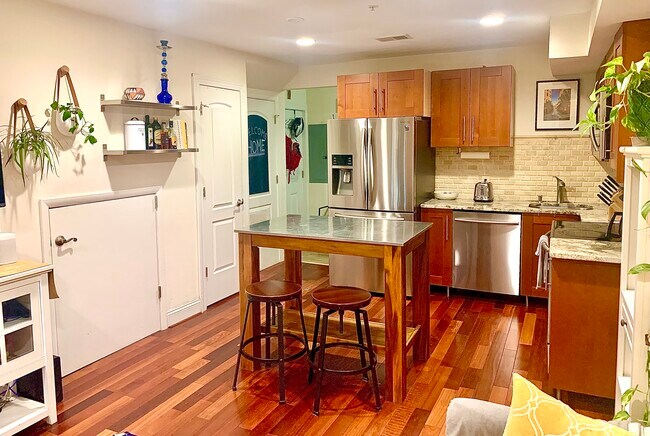 Foto del edificio - 1424 L St SE