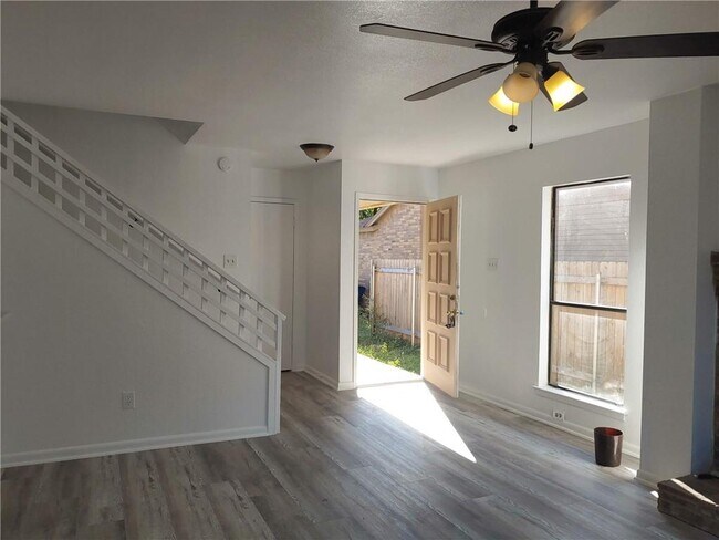 Building Photo - 13353 Water Oak Ln