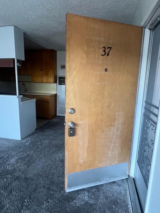 Foto del edificio - 1329 E 1st St
