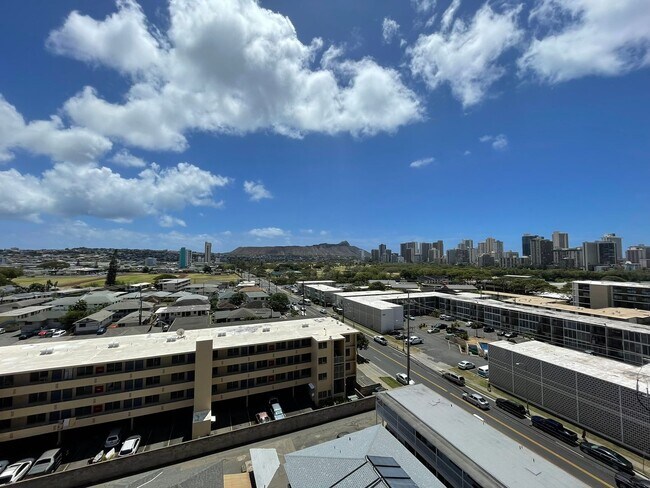 Foto del edificio - $2,250 - 2 Bdrm /  1Bath / 1-Parking @ Pla...