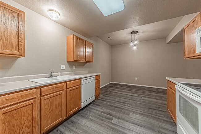 Building Photo - 3040 Mandalay Grove