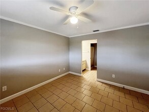 Building Photo - 4530 SW 10th Ave