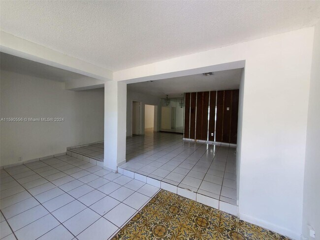 Foto del edificio - 1565 NE 141st St