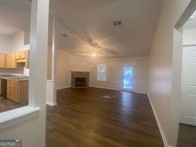 Building Photo - 102 Lake Victoria Dr