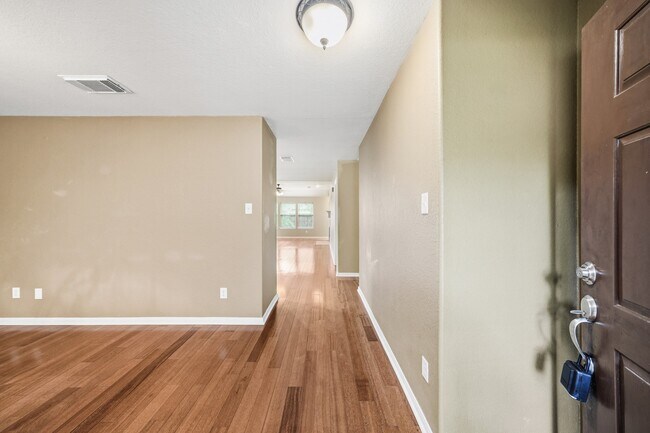 Foto del edificio - 2010 Hanover Springs Ln