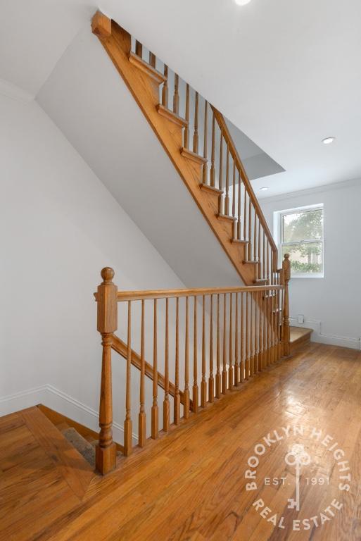 Building Photo - Triplex house with PRIVATE ROOF DECK!! 3 B...