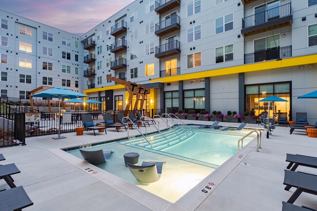 Building Photo - J Veridian At Upper Dublin