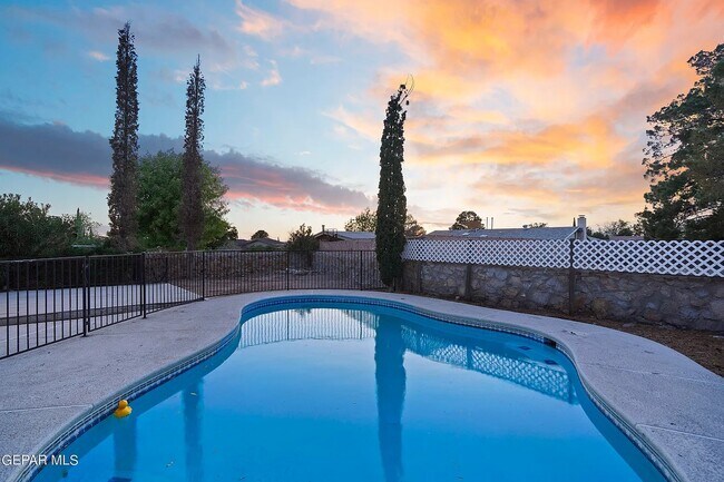 Foto del edificio - 637 Woodcrest Ln