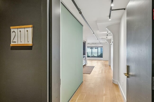 Building Photo - 1875 Mission St