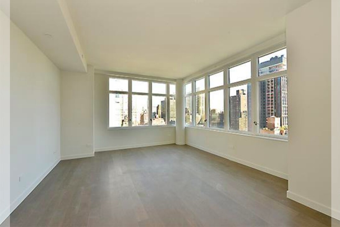 Primary Photo - 305 E 51st St