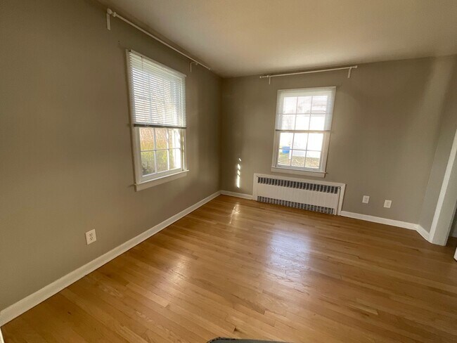 Building Photo - Portland Ranch Home